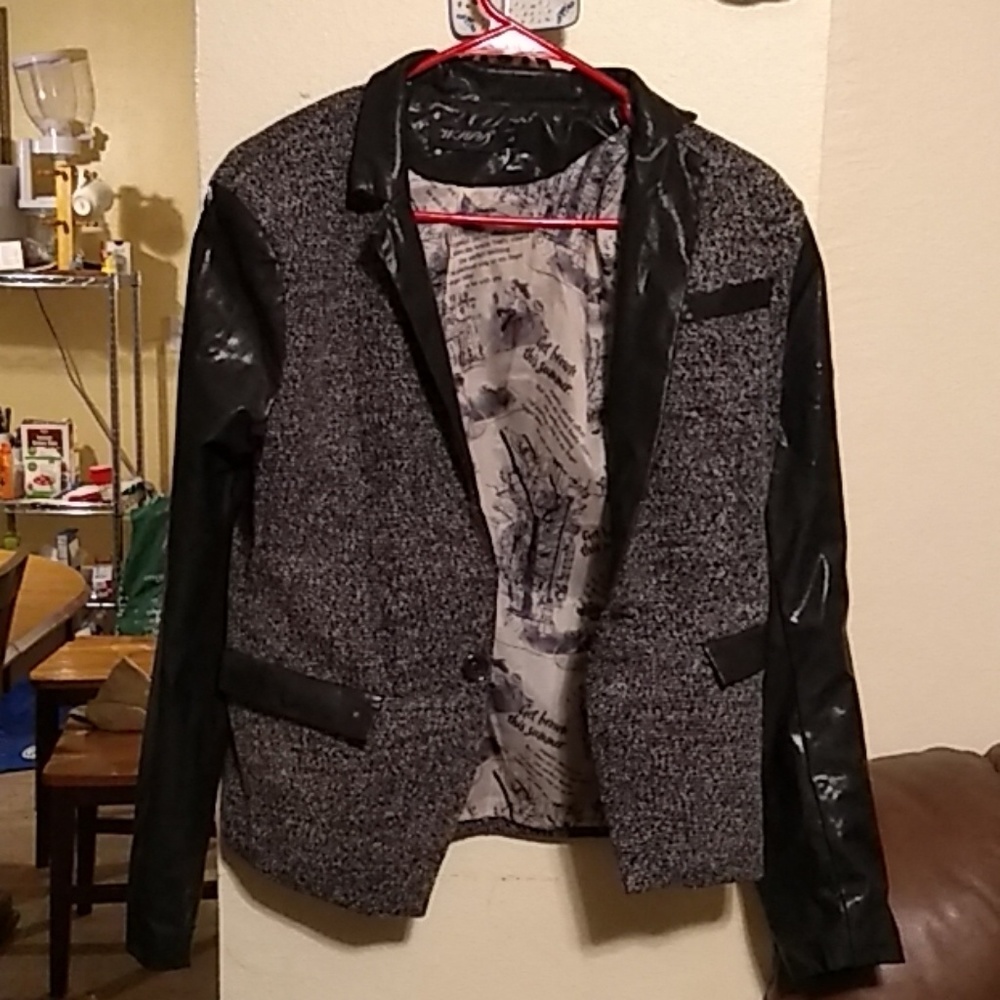 Black and gray blazer